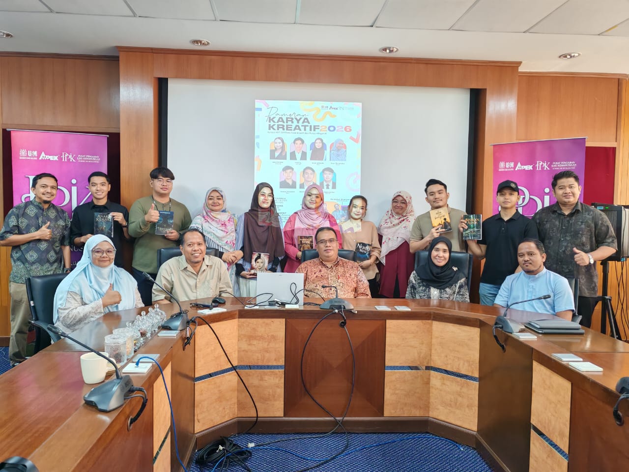1. Penulis Muda Bergambar dengan Pensyarah